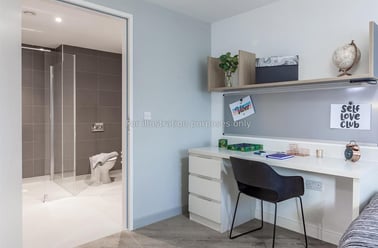 Newport Road, Roath, Cardiff - Image 2